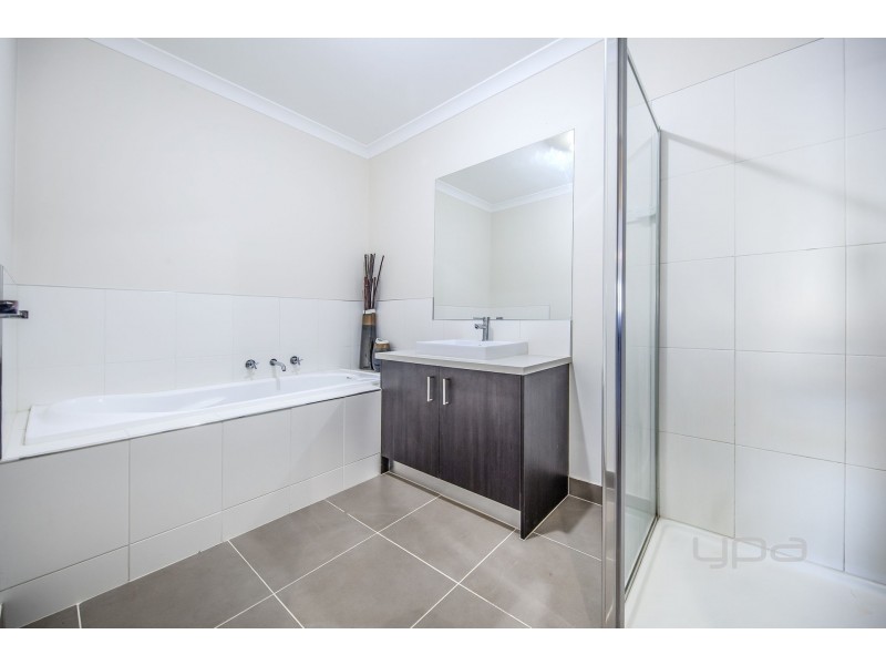 145 The Esplanade, Caroline Springs VIC 3023