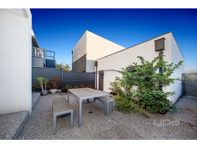 145 The Esplanade, Caroline Springs VIC 3023