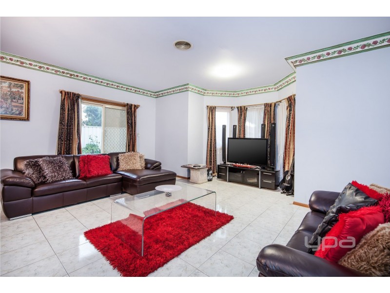 35 Milburn Circuit, Caroline Springs VIC 3023