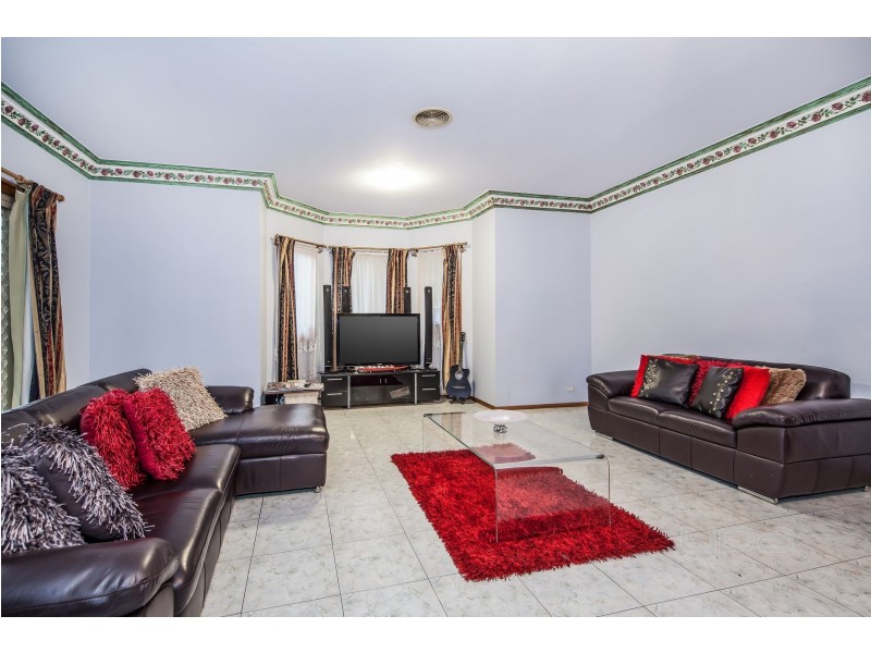 35 Milburn Circuit, Caroline Springs VIC 3023