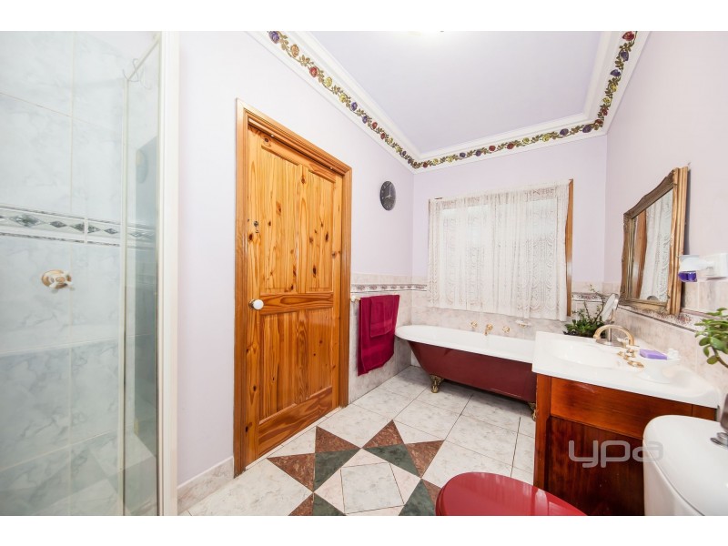 35 Milburn Circuit, Caroline Springs VIC 3023