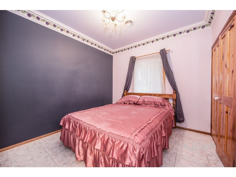 35 Milburn Circuit, Caroline Springs VIC 3023