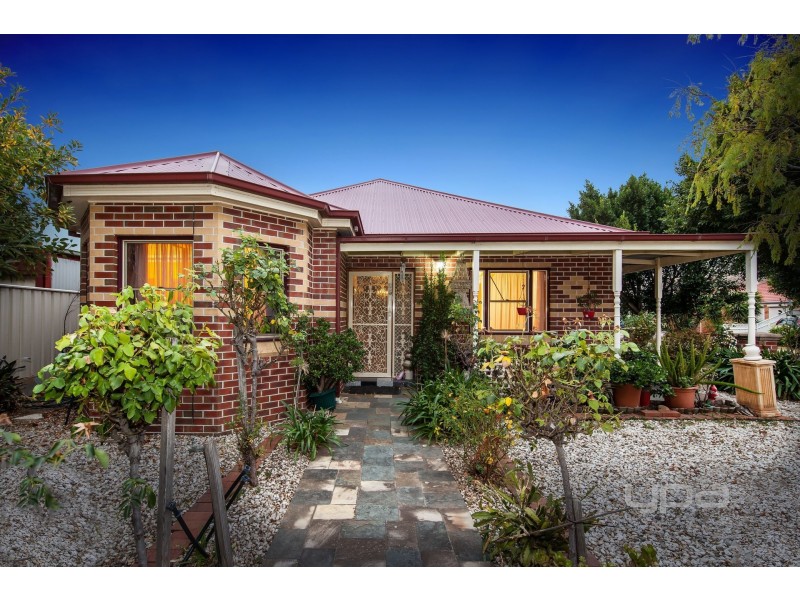 35 Milburn Circuit, Caroline Springs VIC 3023