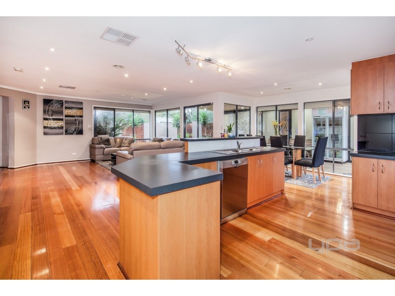 18 Tarcoola Drive, Burnside VIC 3023