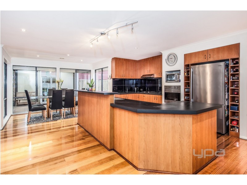 18 Tarcoola Drive, Burnside VIC 3023