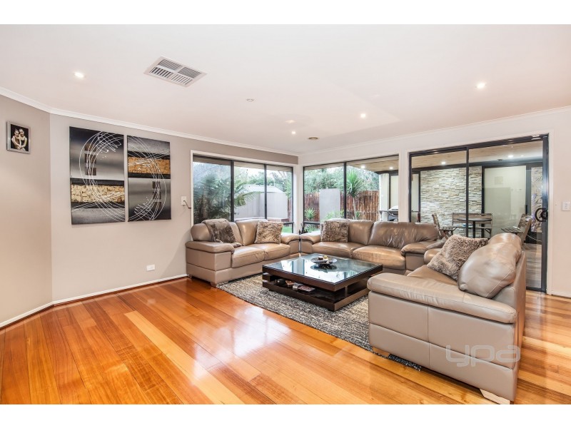 18 Tarcoola Drive, Burnside VIC 3023