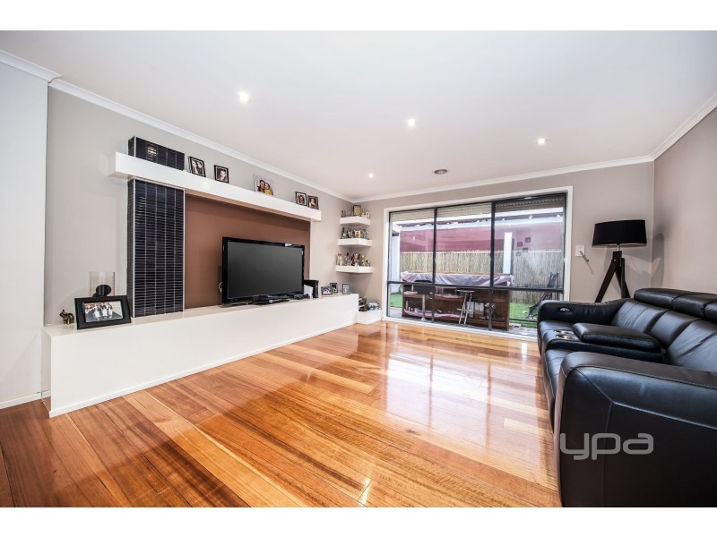 18 Tarcoola Drive, Burnside VIC 3023