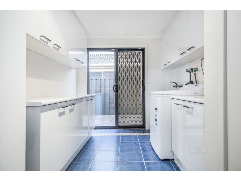 18 Tarcoola Drive, Burnside VIC 3023