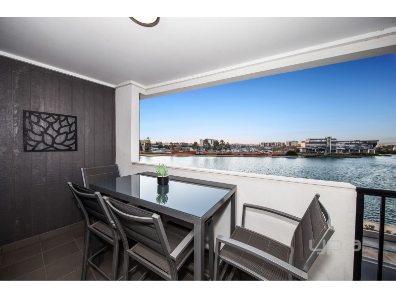 16/76 The Esplanade, Caroline Springs VIC 3023