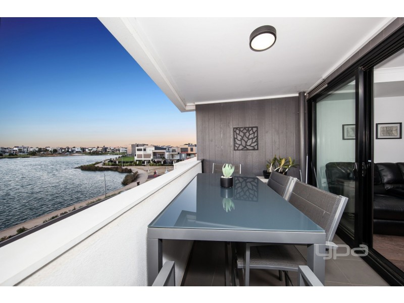 16/76 The Esplanade, Caroline Springs VIC 3023