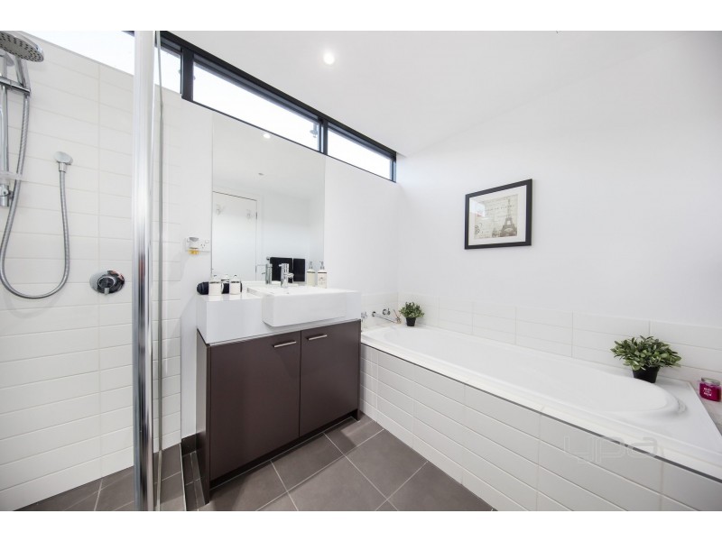 16/76 The Esplanade, Caroline Springs VIC 3023