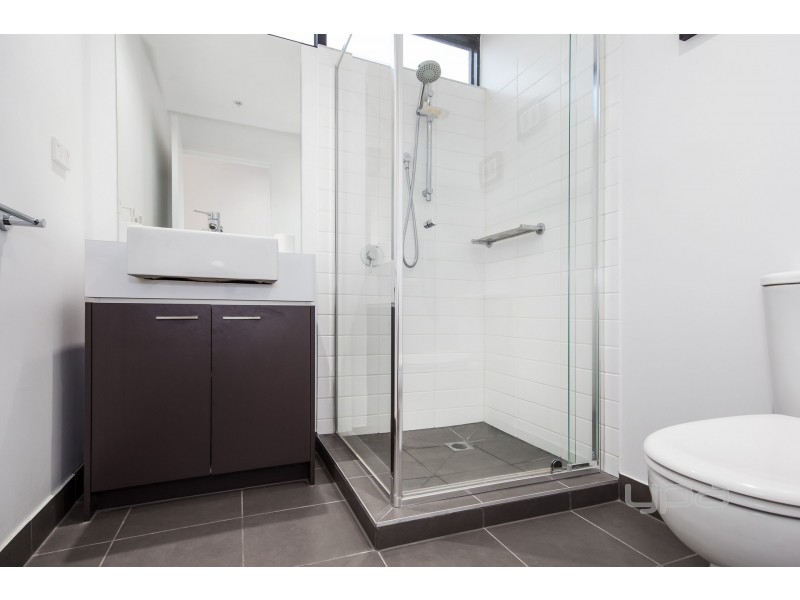 16/76 The Esplanade, Caroline Springs VIC 3023