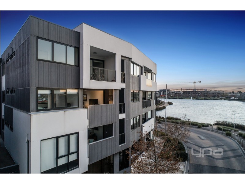 16/76 The Esplanade, Caroline Springs VIC 3023