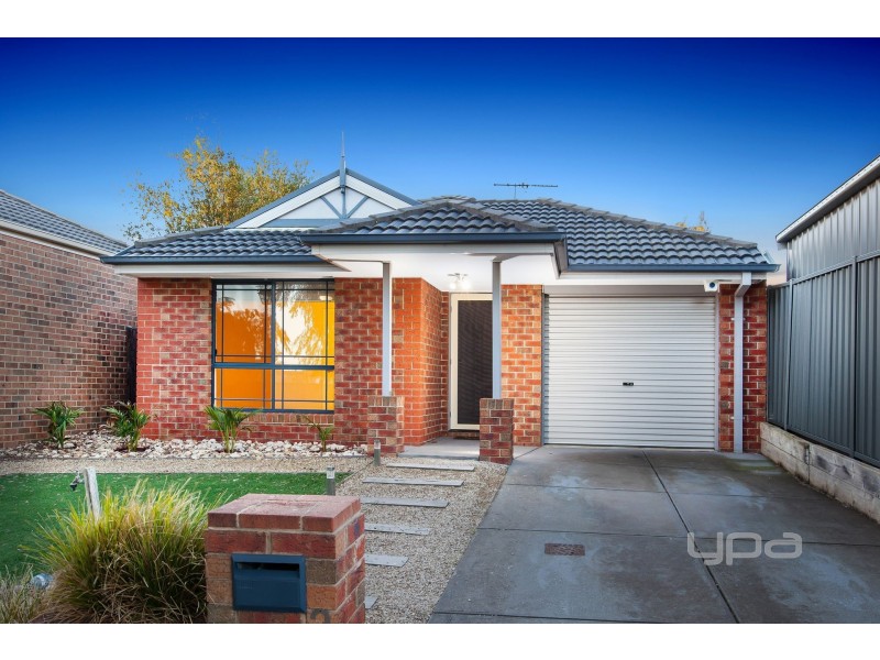 22 Lancely Green, Caroline Springs VIC 3023