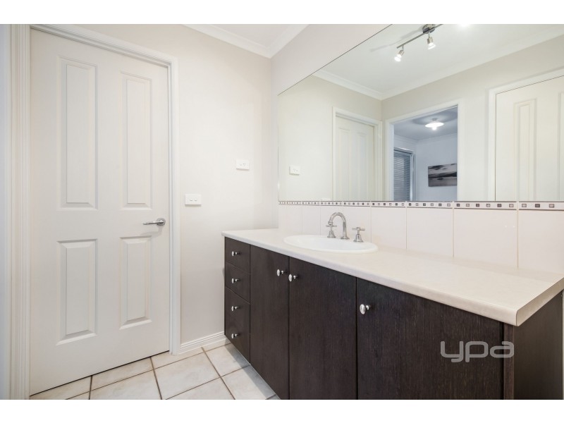 22 Lancely Green, Caroline Springs VIC 3023