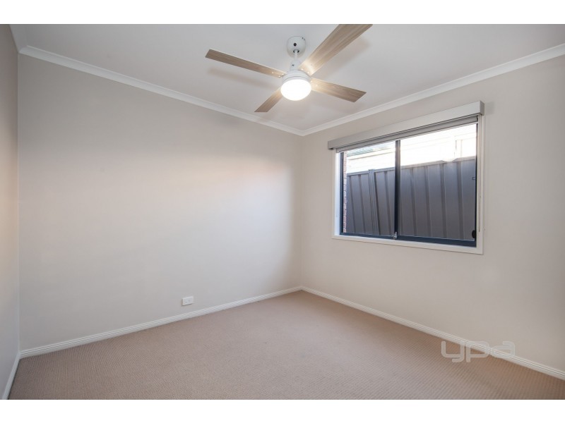 22 Lancely Green, Caroline Springs VIC 3023