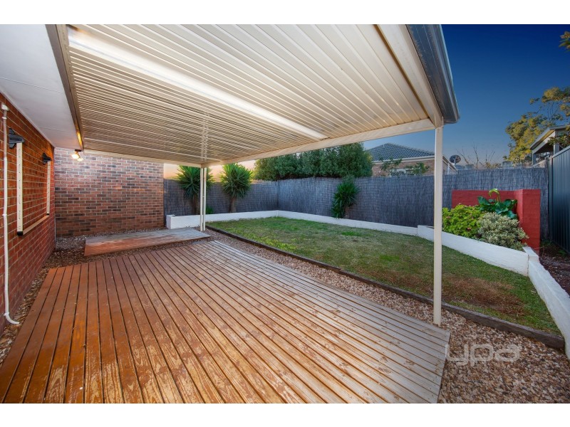 22 Lancely Green, Caroline Springs VIC 3023