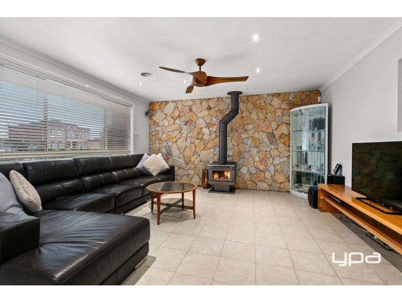 53 Jindabyne Avenue, Taylors Hill VIC 3037