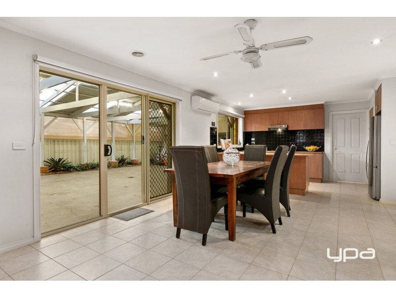 53 Jindabyne Avenue, Taylors Hill VIC 3037