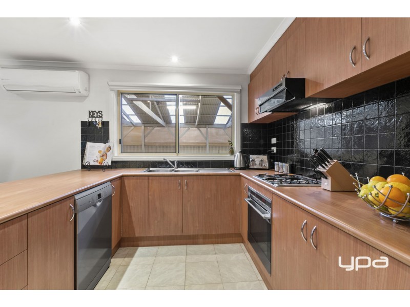 53 Jindabyne Avenue, Taylors Hill VIC 3037