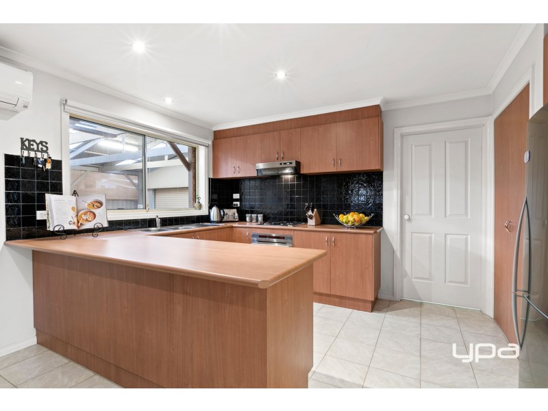 53 Jindabyne Avenue, Taylors Hill VIC 3037