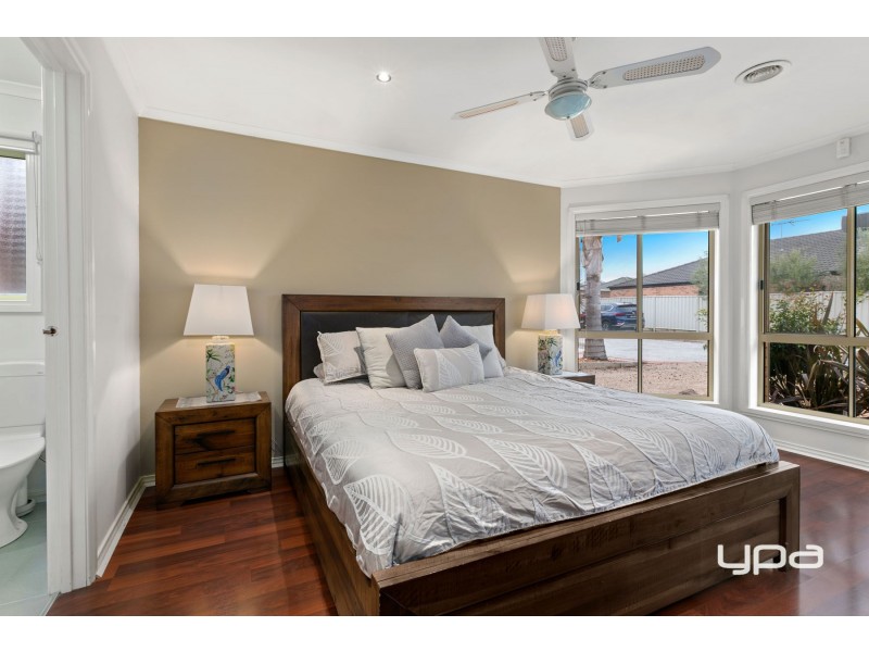 53 Jindabyne Avenue, Taylors Hill VIC 3037