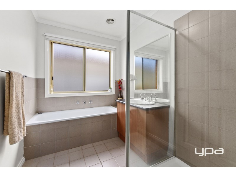 53 Jindabyne Avenue, Taylors Hill VIC 3037