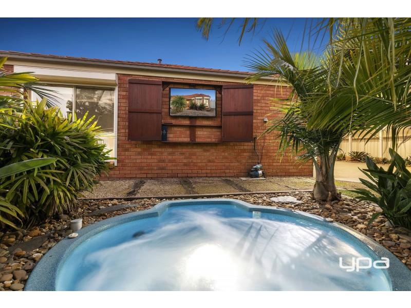 53 Jindabyne Avenue, Taylors Hill VIC 3037