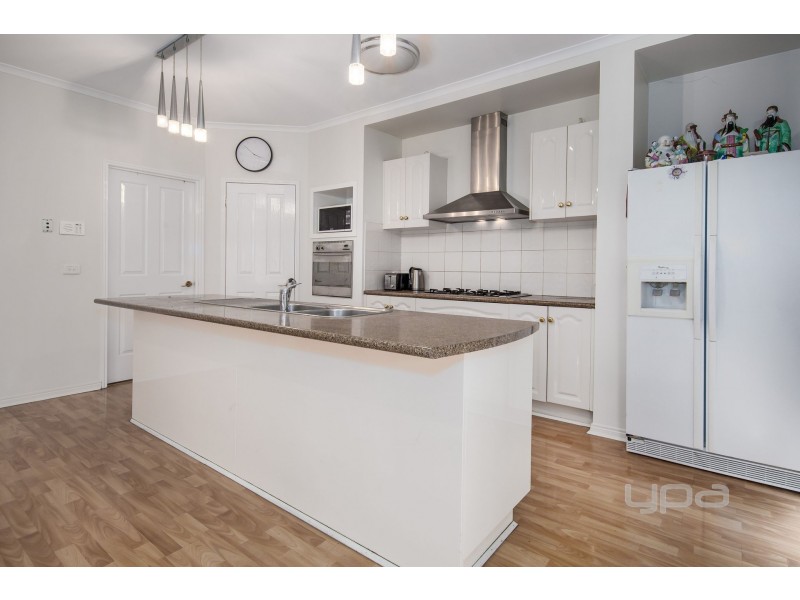 4 Welsh Court, Caroline Springs VIC 3023