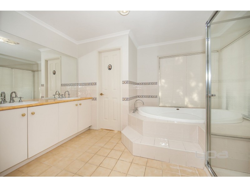 4 Welsh Court, Caroline Springs VIC 3023