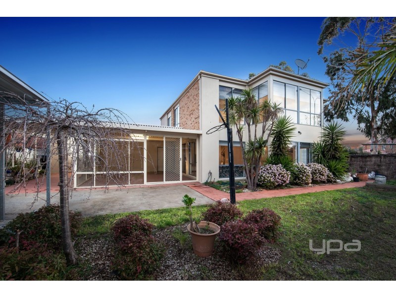 4 Welsh Court, Caroline Springs VIC 3023