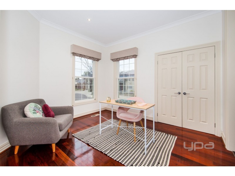 2 Toolondo Close, Caroline Springs VIC 3023