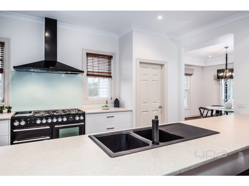 2 Toolondo Close, Caroline Springs VIC 3023