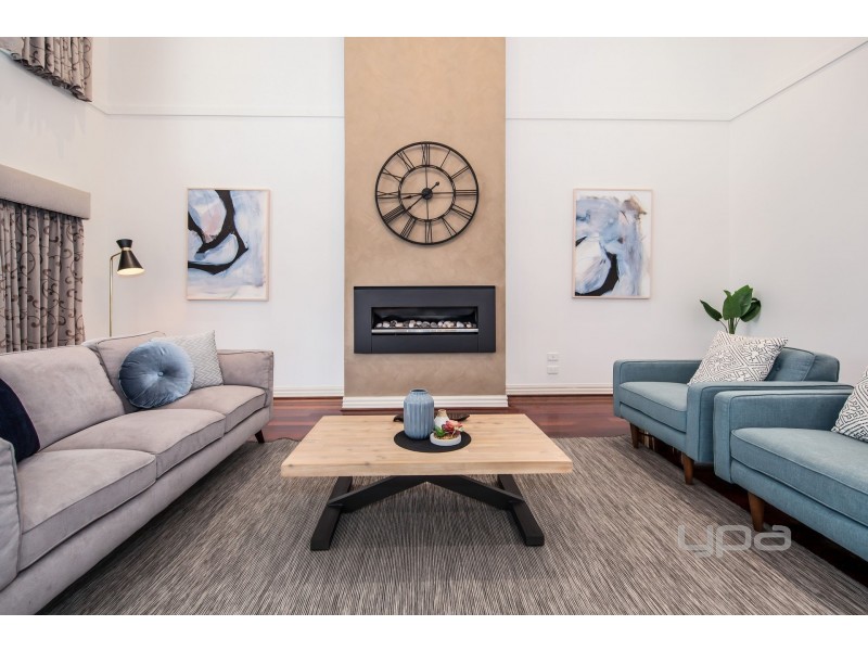 2 Toolondo Close, Caroline Springs VIC 3023