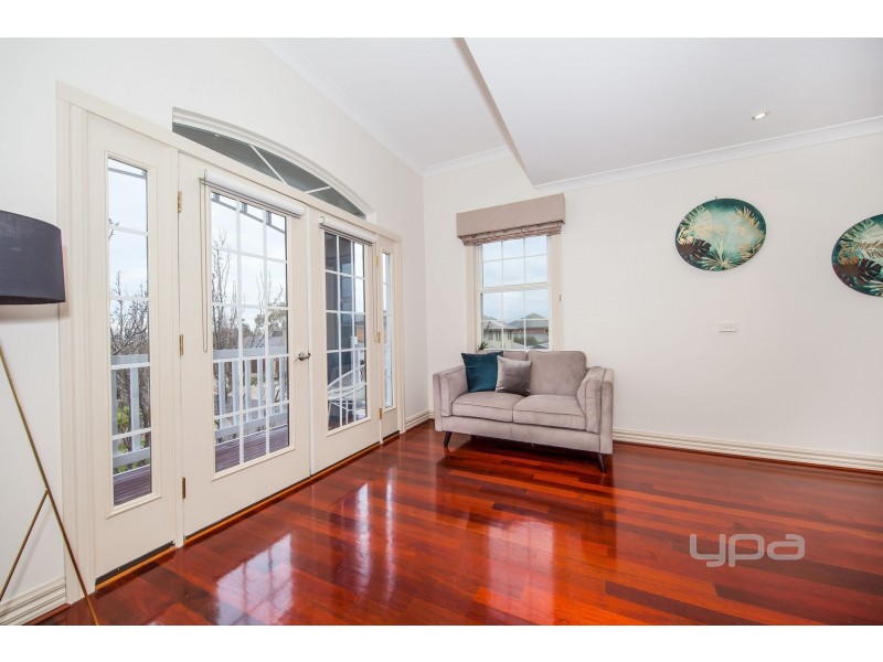 2 Toolondo Close, Caroline Springs VIC 3023