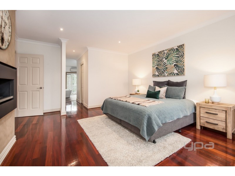 2 Toolondo Close, Caroline Springs VIC 3023