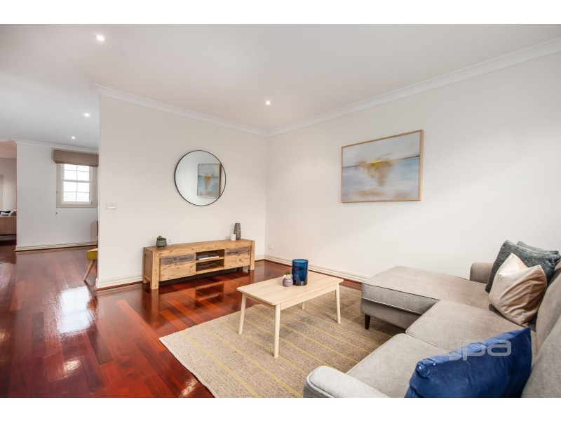 2 Toolondo Close, Caroline Springs VIC 3023