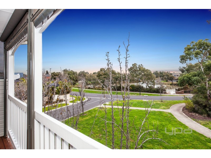 2 Toolondo Close, Caroline Springs VIC 3023