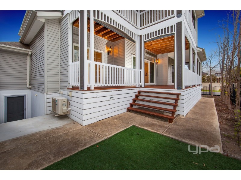 2 Toolondo Close, Caroline Springs VIC 3023