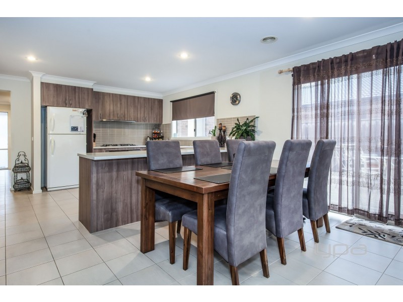 8 Stringybark Avenue, Brookfield VIC 3338