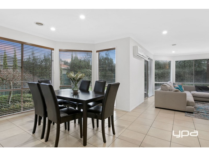 4 Riley Court, Burnside VIC 3023