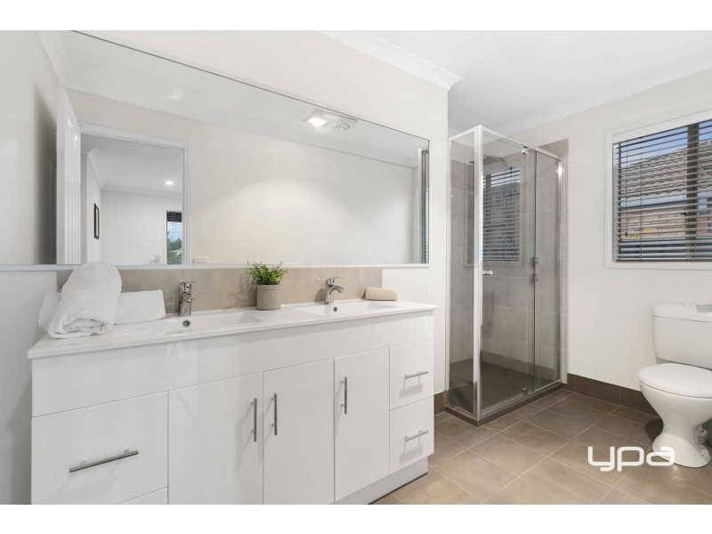 4 Riley Court, Burnside VIC 3023