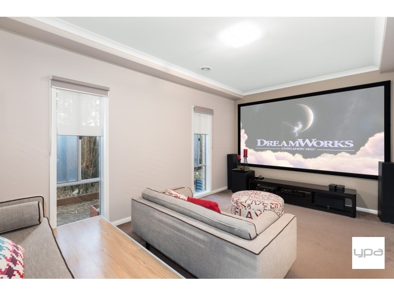 17 Beaconsfield Lane, Caroline Springs VIC 3023