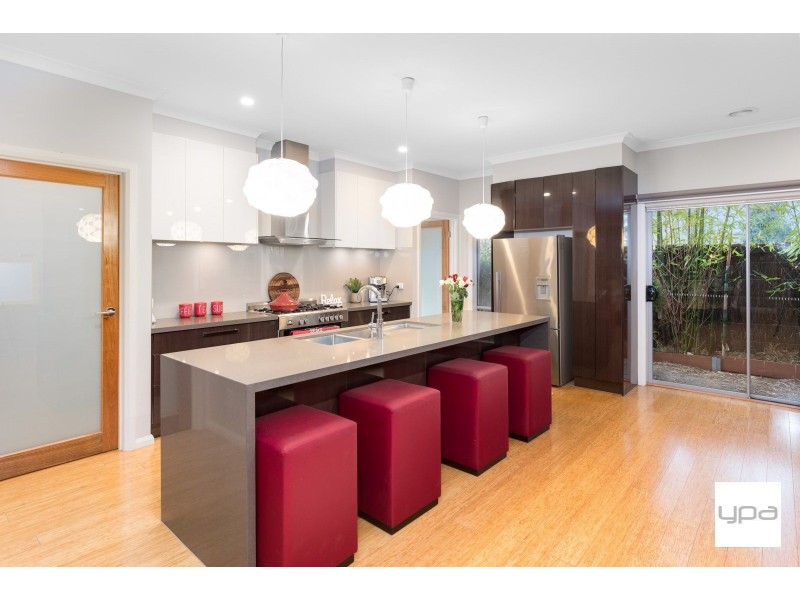 17 Beaconsfield Lane, Caroline Springs VIC 3023