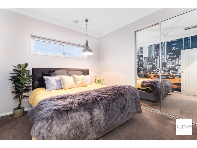 17 Beaconsfield Lane, Caroline Springs VIC 3023