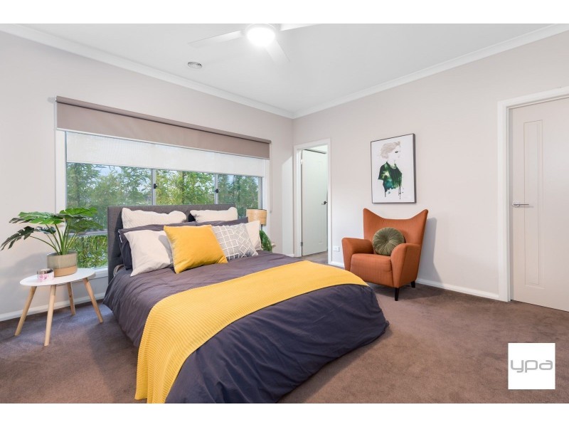 17 Beaconsfield Lane, Caroline Springs VIC 3023