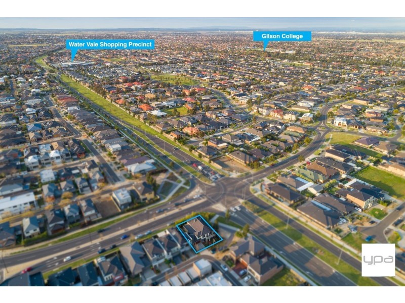 17 Beaconsfield Lane, Caroline Springs VIC 3023