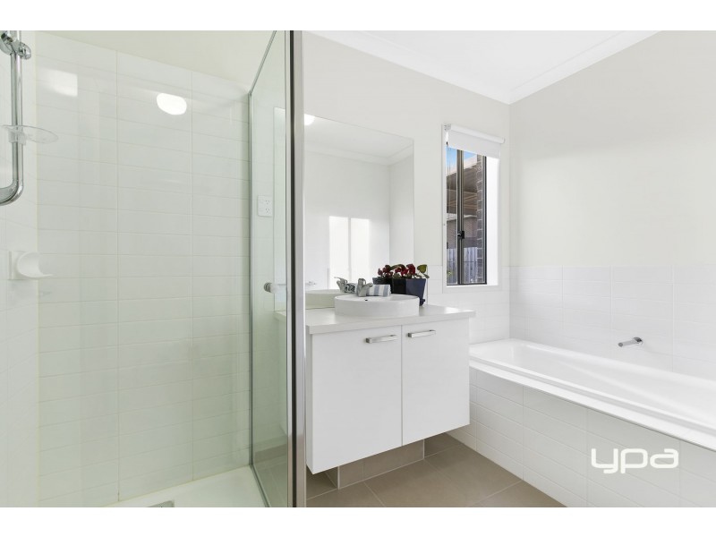 42 Rockfern Crescent, Diggers Rest VIC 3427