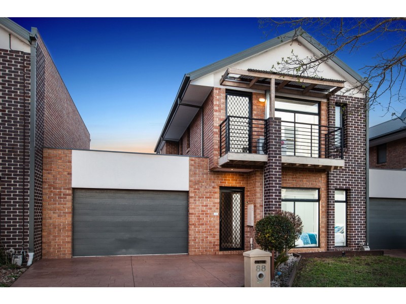 88 Jindabyne Avenue, Taylors Hill VIC 3037