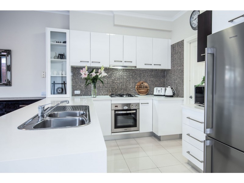 88 Jindabyne Avenue, Taylors Hill VIC 3037